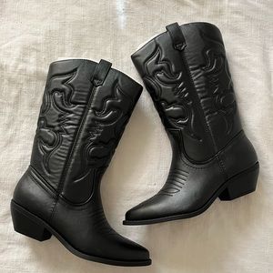 Black cowboy boots // size 8